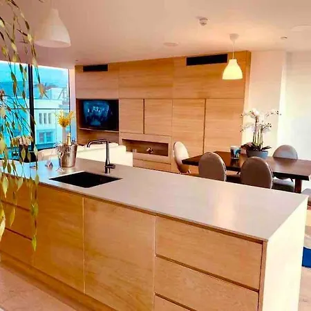 Apartment Large 3 Bed 3 Bathrooms Penthouse With Terrace And Views In