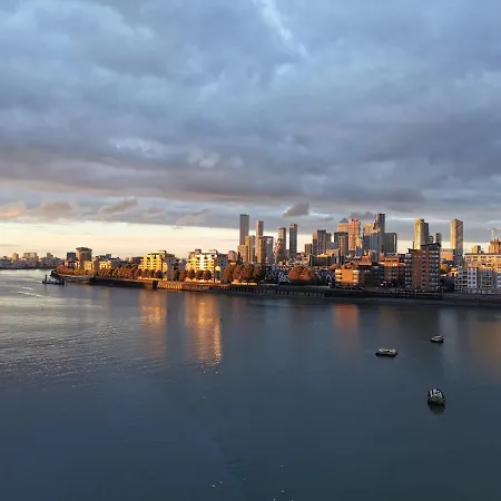 Homestay With Stunning Thames River View Séjour chez l'habitant *