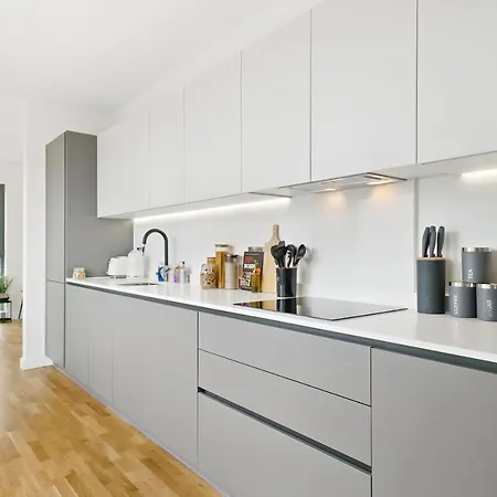 Apartment Luxury Penthouse With Enviable Views *