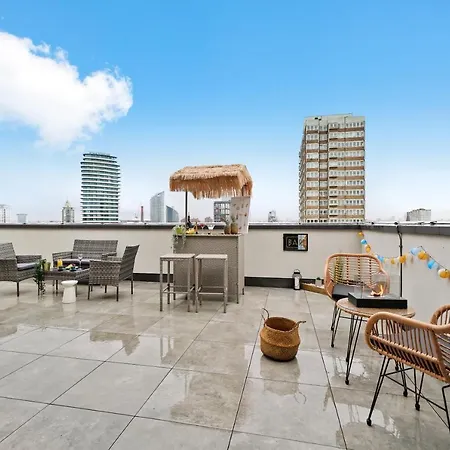 Luxury Penthouse With Enviable Views * London