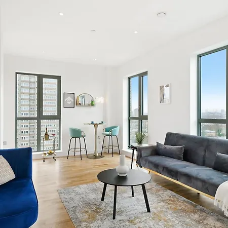 Apartment Luxury Penthouse With Enviable Views *