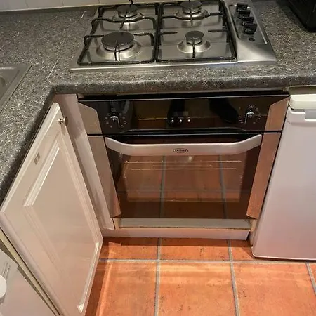 017- Premium Location 100 Penfold Place Apartment London