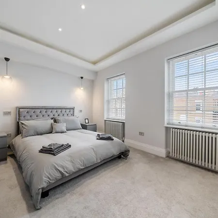 Modern 4 Bedroom Townhouse With Cinema In The Heart Of Se1 Holiday home