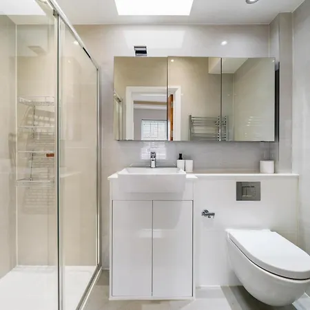 Modern 4 Bedroom Townhouse With Cinema In The Heart Of Se1 Holiday home
