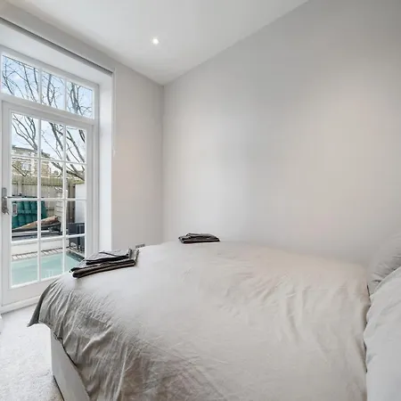 Modern 4 Bedroom Townhouse With Cinema In The Heart Of Se1 *
