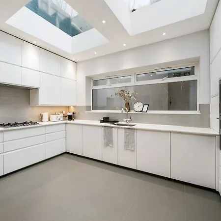 Holiday home Modern 4 Bedroom Townhouse With Cinema In The Heart Of Se1 *