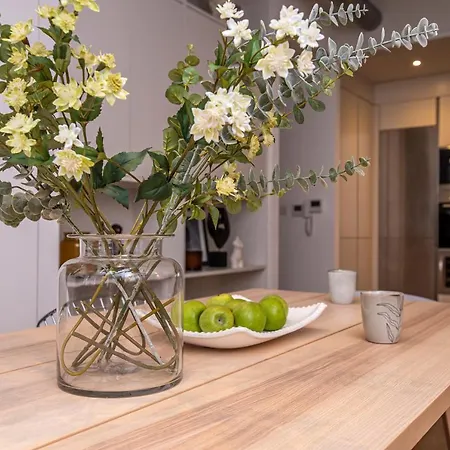 Oxford Street -west End-great Location Apartment London