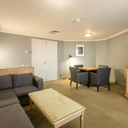 Hotel London Sutton 4*