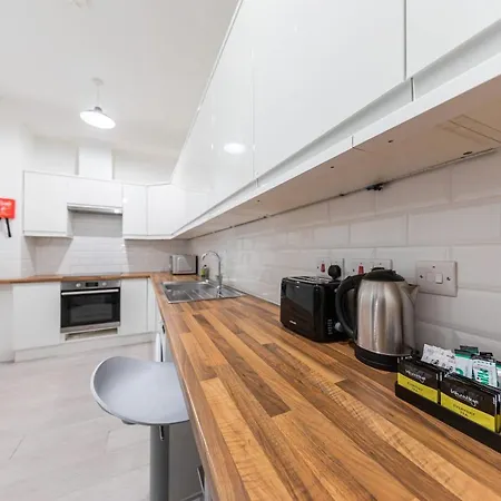 Boutique Modern For Two Near Tube And Bus Stations * London