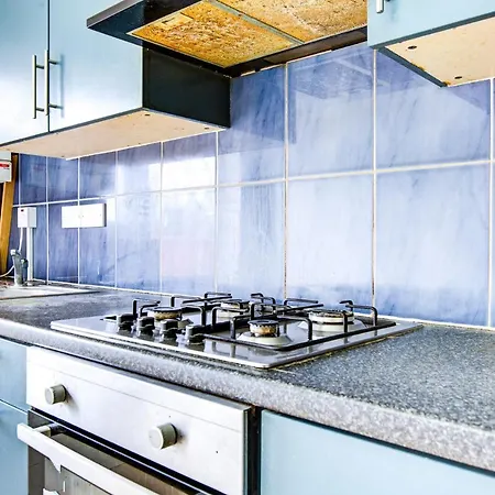 Extra Large Private With En-suite - Eastern Ave Apartment