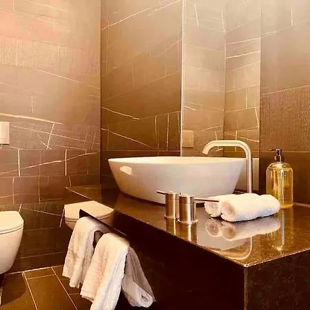 Large 3 Bed 3 Bathrooms Penthouse With Terrace And Views In * London