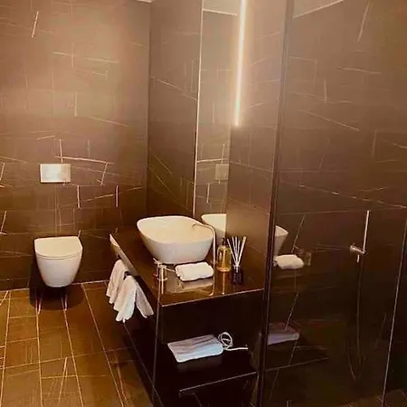 Large 3 Bed 3 Bathrooms Penthouse With Terrace And Views In * London
