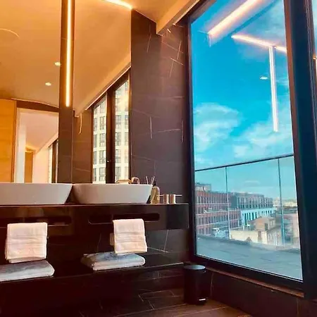 Large 3 Bed 3 Bathrooms Penthouse With Terrace And Views In