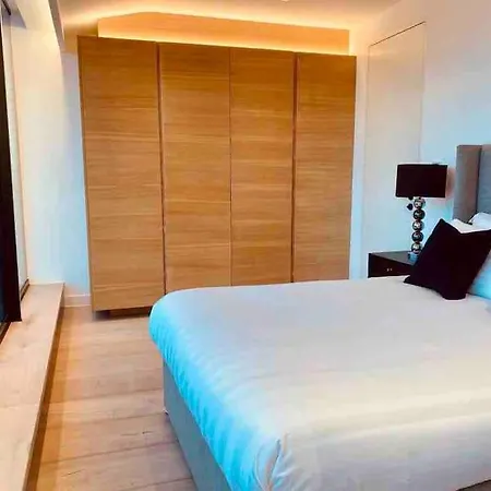 Large 3 Bed 3 Bathrooms Penthouse With Terrace And Views In Apartment London
