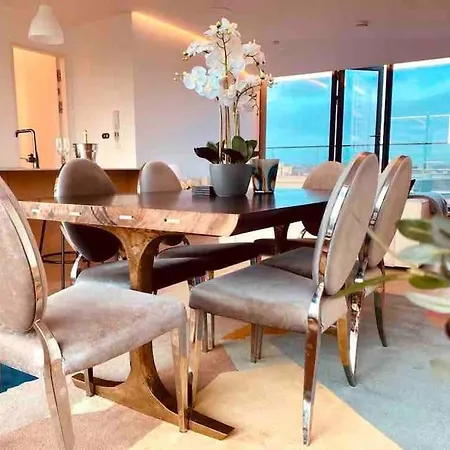 Large 3 Bed 3 Bathrooms Penthouse With Terrace And Views In Apartment