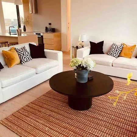 Large 3 Bed 3 Bathrooms Penthouse With Terrace And Views In London