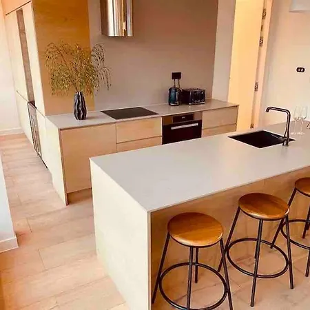 Large 3 Bed 3 Bathrooms Penthouse With Terrace And Views In *