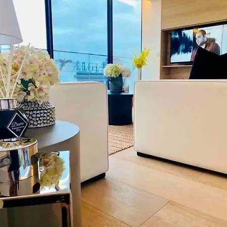 Large 3 Bed 3 Bathrooms Penthouse With Terrace And Views In Apartment *