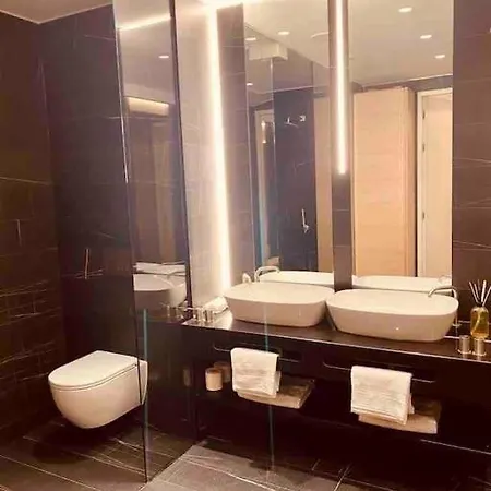 Apartment Large 3 Bed 3 Bathrooms Penthouse With Terrace And Views In
