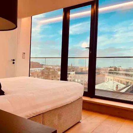 Large 3 Bed 3 Bathrooms Penthouse With Terrace And Views In