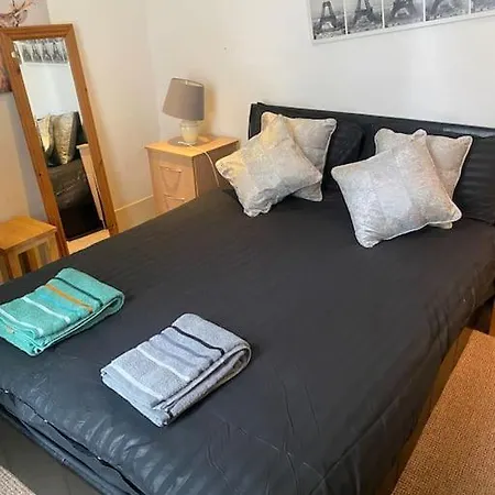 Apartament 017- Premium Location 100 Penfold Place
