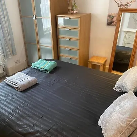 017- Premium Location 100 Penfold Place Apartment *