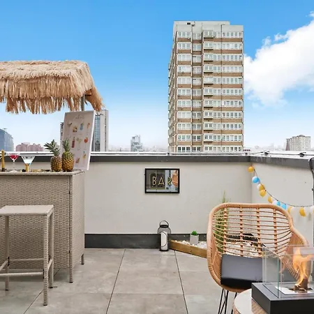 Luxury Penthouse With Enviable Views Apartment London