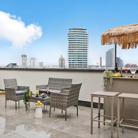 Luxury Penthouse With Enviable Views *