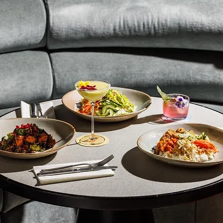 Tribe Canary Wharf 4*