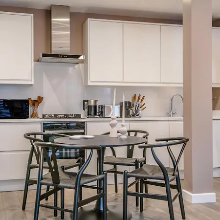 Apartment Be - The Chinatown Residences London