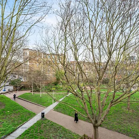 Modern 4 Bedroom Townhouse With Cinema In The Heart Of Se1 London