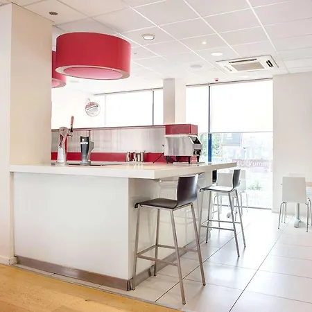 Travelodge Kew Bridge Hotel