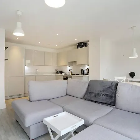 Idyllic Thames Riverside With Free Parking * Isleworth