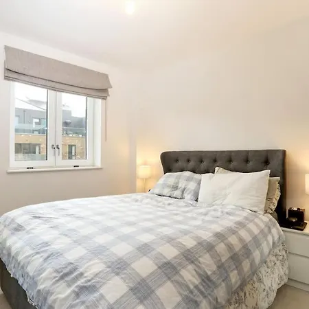 Idyllic Thames Riverside With Free Parking Apartment Isleworth