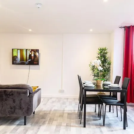 2 Bed With Free Parking *