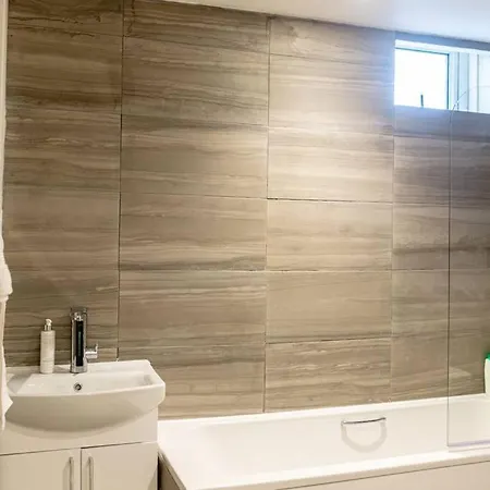 Apartment 2 Bed With Free Parking