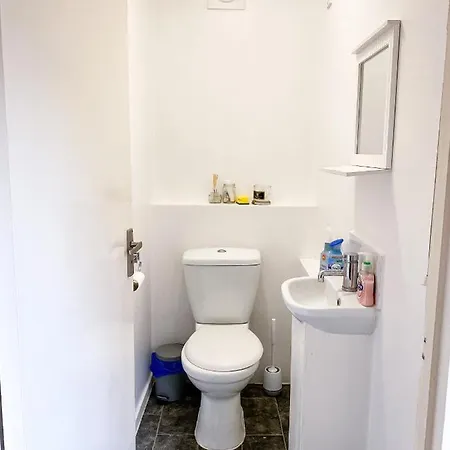 Palace - Excellent In Zone 1 London