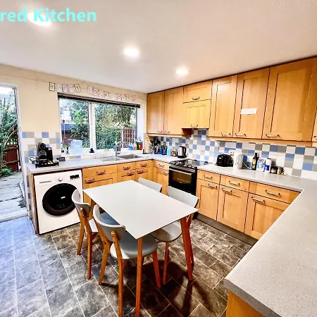 Palace - Excellent In Zone 1 Apartment