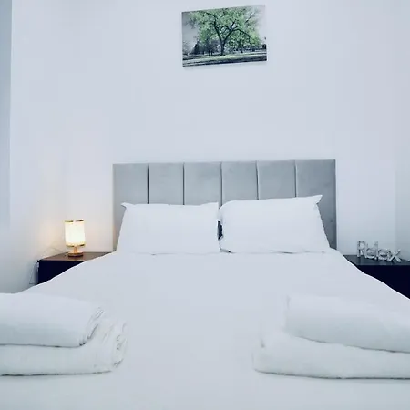 E2m Stays Luxury Apt Close To Station With Free Parking Apartment