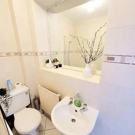 One Bedroom With A Terrace In Angel Apartment *