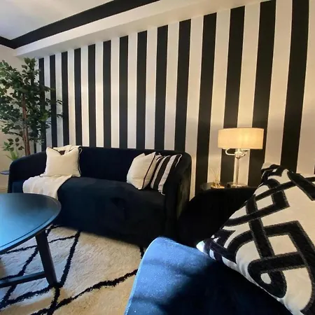 Chic 1 Bed Flat Zone 2 Hampstead Swiss London