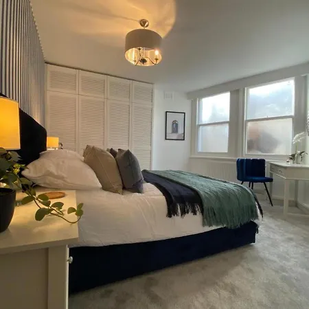 Chic 1 Bed Flat Zone 2 Hampstead Swiss * London