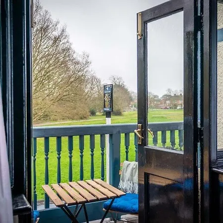 The Crown 4* Chislehurst