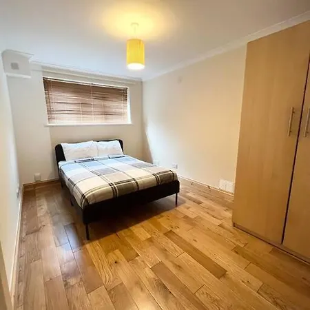 Apartment Beautiful 2 Bedroom Garden Flat W/ Free Parking Surbiton