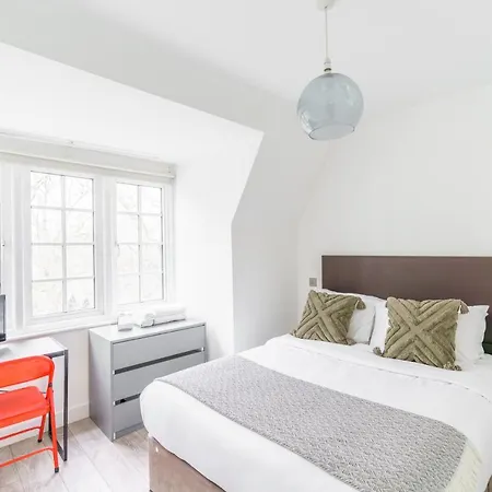 Floor High Street Kensington Apartment