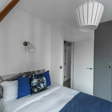Apartment Floor High Street Kensington *