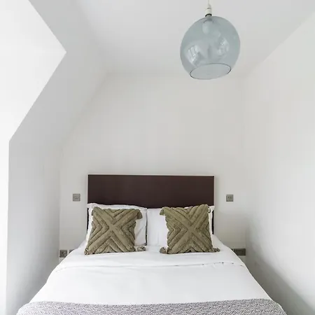 Floor High Street Kensington Apartment *