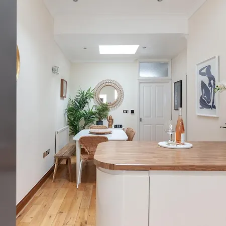 Kensington Nest Serviced House Holiday home