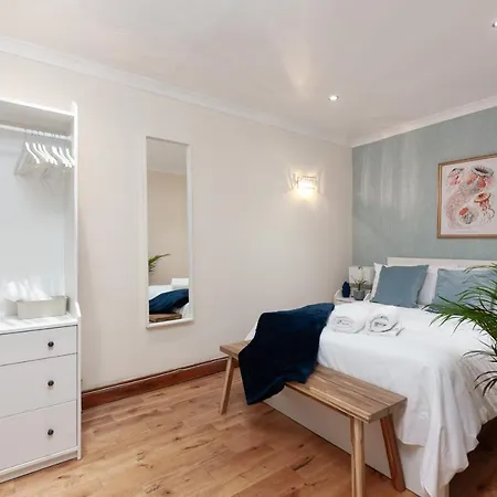 Kensington Nest Serviced House * London