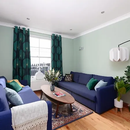 Kensington Nest Serviced House Holiday home *